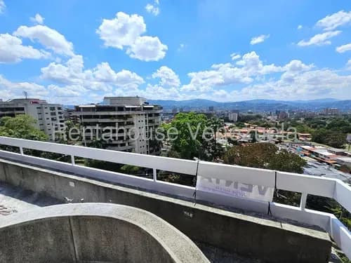 Vive En La Cima: Este Ph De 591 M2 En Venta, Es El Máximo Símbolo De Estatus Y Confort En Los Chorros. Carlos Manuel Mollejas. Mls#26-17027.