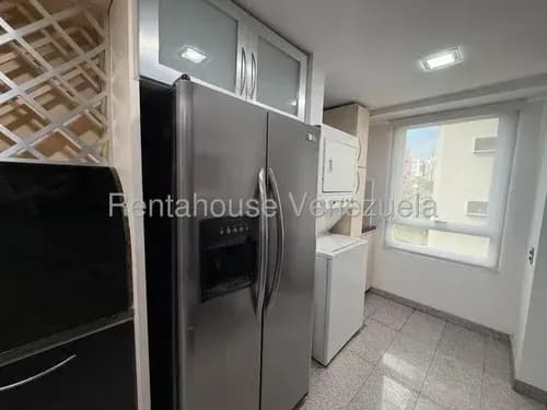 Sb Exclusivo Apartamento En Alquiler Ubicado En El Rosal. La Cocina Esta Remodelada Y Equipada. Vista Panorámica.