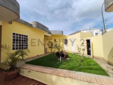 VENTA CASA LA LAGUNITA 5H/6B/4/P