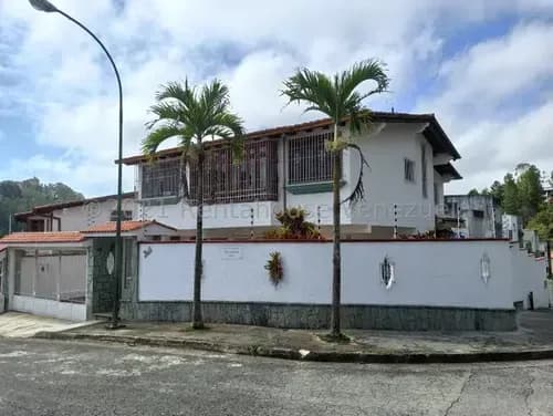 Tg Oportunidad! Casa En Venta En Los Naranjos Del Cafetal. Para Acondicionar, Calle Cerrada. 23-27062 Ys