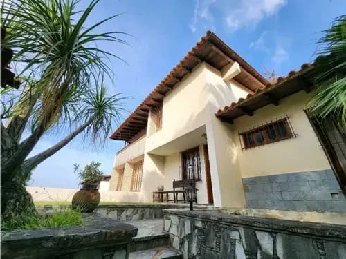 Se Vende Casa 649,26 M2 4h+serv/3.5+serv/4pe Santa Paula