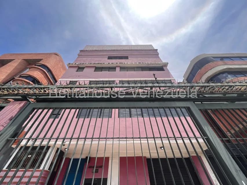Comercial (Edificio) en Alquiler en La Urbina, Distrito Metropolitano