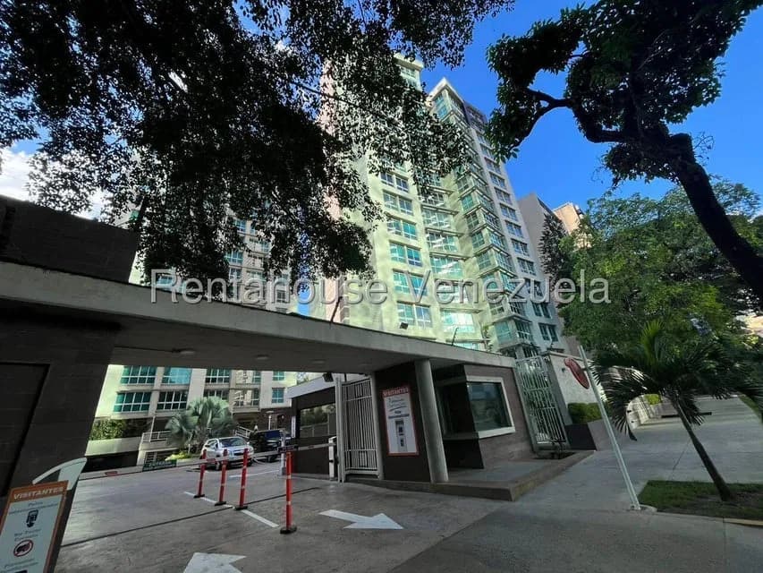 Apartamento (1 Nivel) en Alquiler en Campo Alegre, Distrito Metropolitano