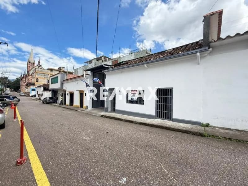 Alquiler local frente a colegio cervantes