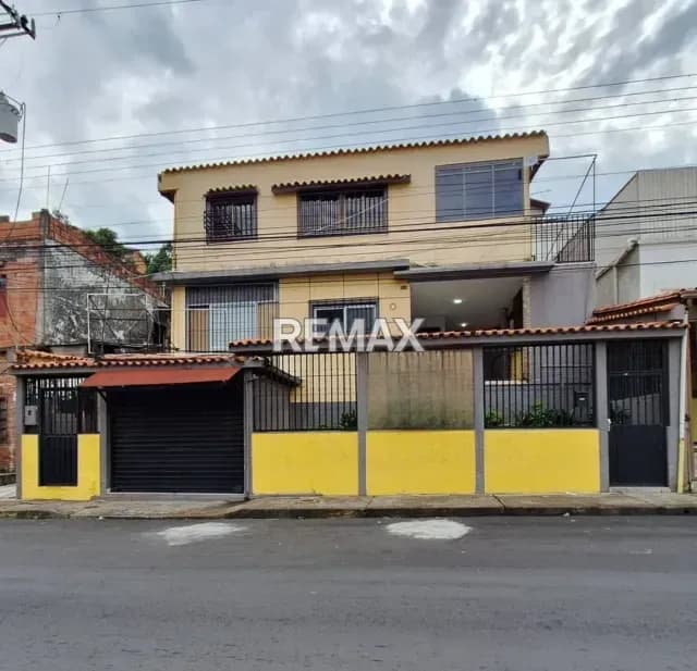 EN VENTA LOCAL COMERCIAL BARRIO OBRERO