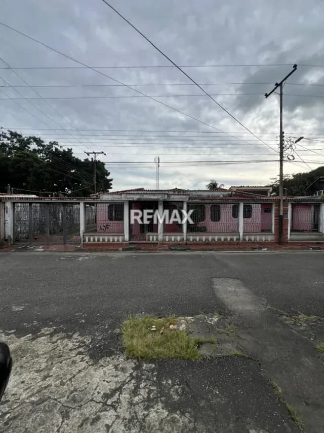 En Venta dos casas en una con amplio terreno adicinal, ubicada en Guanare, Urb. Altos de la Colonia, Calle 4, Casa 97, Guanare, Portuguesa, Venezuela