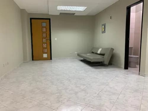 Oficina En Alquiler 56 M2 En La Torre Movilnet 300 $ Solo Clientes Lt