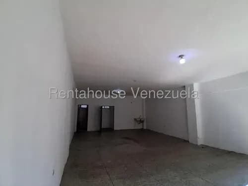 Daniela Linarez Alquila Espectacular Local Para Emprender Exitosamente Cualquier Tipo De Negocio, Posee Amplios Espacios Funcionales, 1 Baño, Centro De Barquisimeto