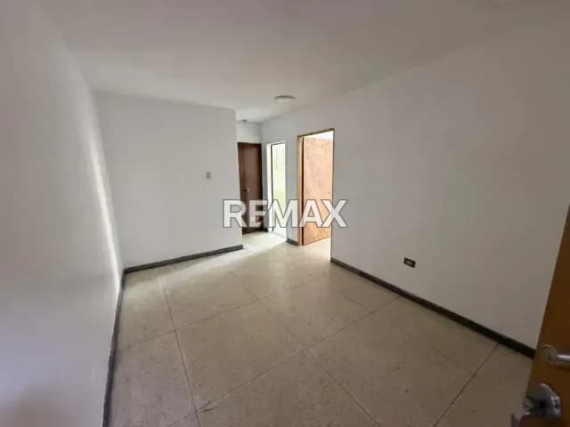 Se alquila apartamento en el corzon de la candelaria