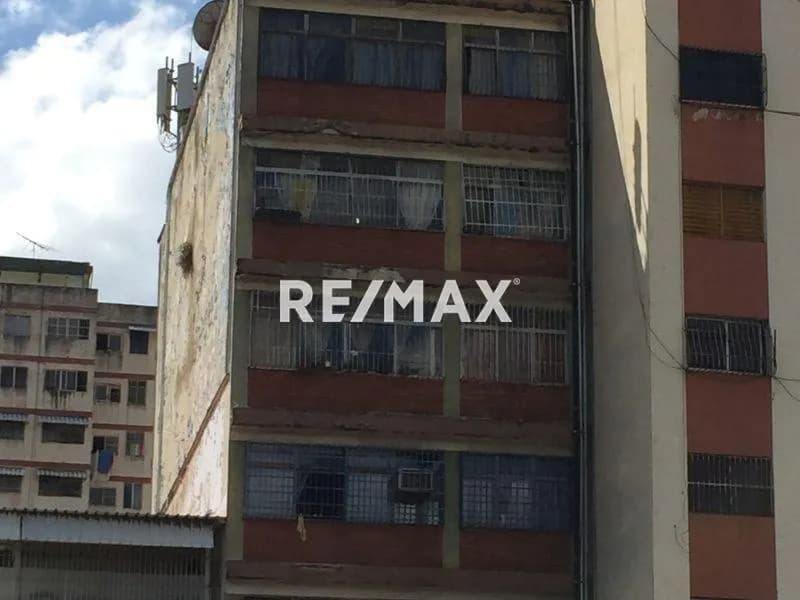 Venta de Edificio en La Av. Fuerzas Armadas