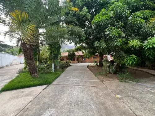 Lorena Inojosa Vende Amplia Casa Con Anexo Independiente En Calle Privada En Urb. Colinas De Guataparo. Valencia