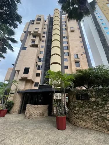 Alquila Apartamento Urb. Las Chimeneas, Res. Faraón