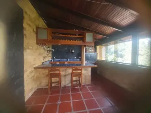 Casa Ubicada En La Urb. Monteclaro 3 Niveles, 4hab+1 Serv/3b/2pe Ref. 120.000 Pf Mv