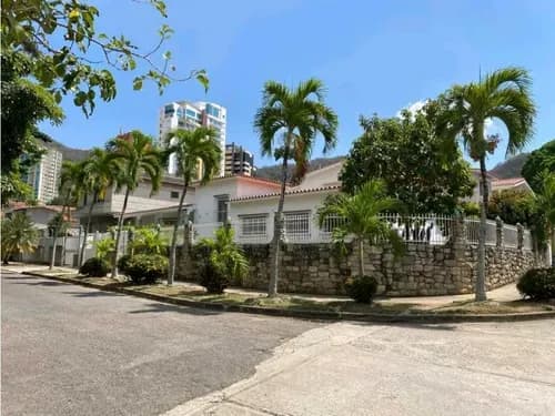 Casa En Alquiler En Av. Principal De La Urb. Las Chimeneas Hv-9784713