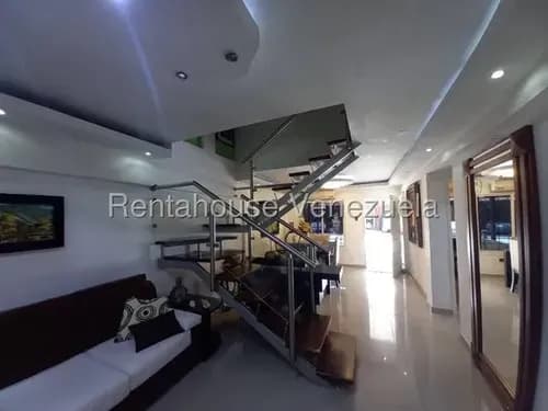 Daniela Linarez Vende Hermosa Y Cómoda Casa Dúplex Con Moderna Y Amplia Cocina, Comedor, Sala, 4 Habitaciones, 3 Baños, Ubicada Al Este De Barquisimeto