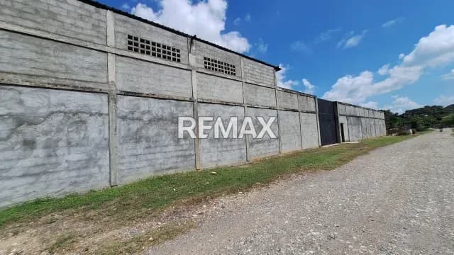 TERRENO CON BIENHECHURIAS EN VENTAS