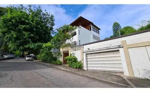 En Venta Edificio De 3 Pisos En Altamira, Chacao (norte) - Caracas