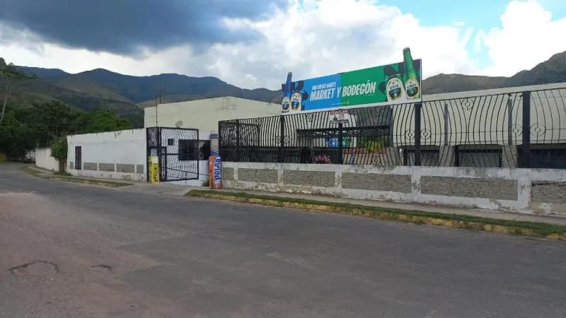 Venta local a estrenar en obra gris en la Cumaca San Diego
