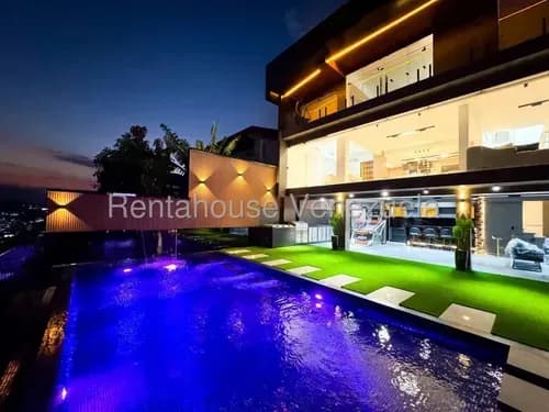 Af / Extraordinaria Casa Multinivel Que Representa La Cúspide Del Lujo Contemporáneo En Los Naranjos Del Cafetal, En Venta / Mls #26-14559