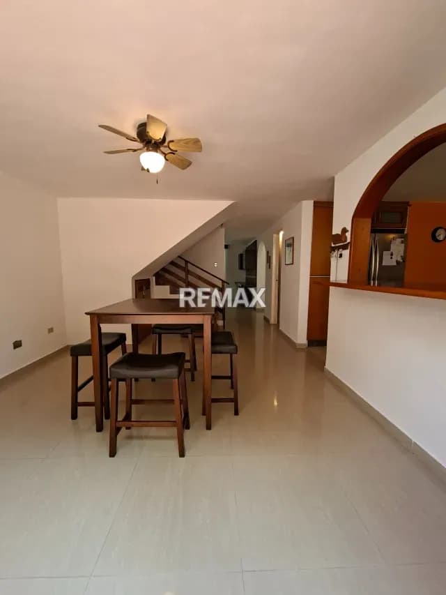 TOWNHOUSE EN VENTA EN LA ENTRADA NAGUANAGUA