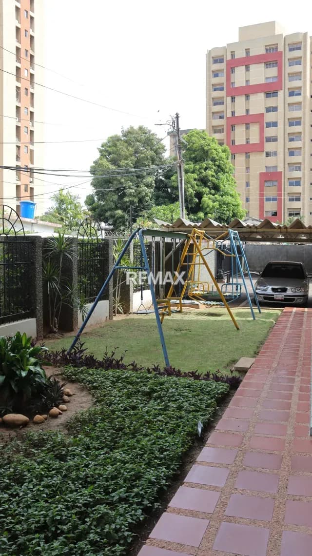 APARTAMENTO EN VENTA EDIF. JACKIE SEMI AMOBLADO