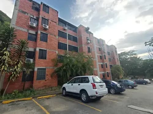 Leandro Araque Inzitu Realtors Ofrece En Alquiler Apartamento De 66m2 En Planta Baja, Ubicado En Urbanización La Chimenea, Conjunto Residencial El Pedregal.