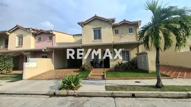 En Venta Hermosa Casa Ubicada en Urbanización Llano Alto
