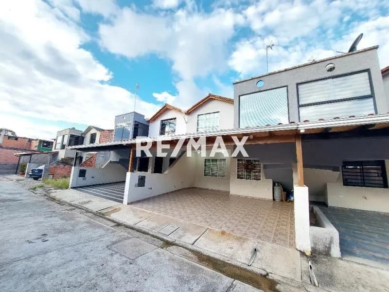 Se Vende Casa con Acabados Modernos Conjunto Residencial El Buen Pastor, Calle Él Alto, Barrio Bolivar.