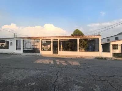 Casa en Venta Urbanizacion El Saman II. Maracay. Edo Aragua