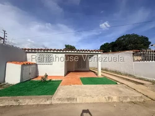 Rentahouse Lara Vende Amplia Y Fresca Casa; 3 Hab, 2 Baños, Patio Extenso Y Tanque Con Bomba. Ubicación Estratégica Cerca De Barquisimeto Y Servicios. ¡lista Para Decorar Al Gusto!