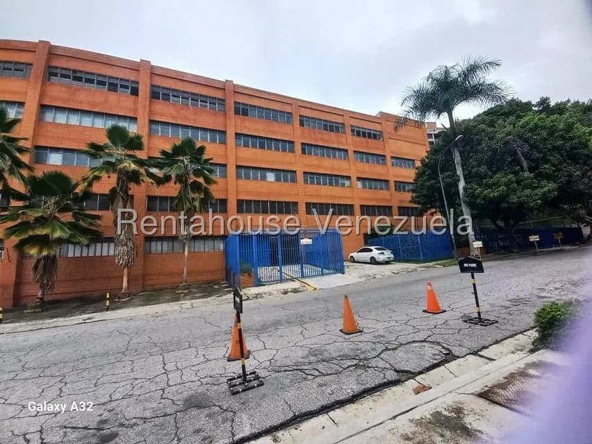 Comercial (Galpon - Deposito) en Alquiler en La Urbina, Distrito Metropolitano