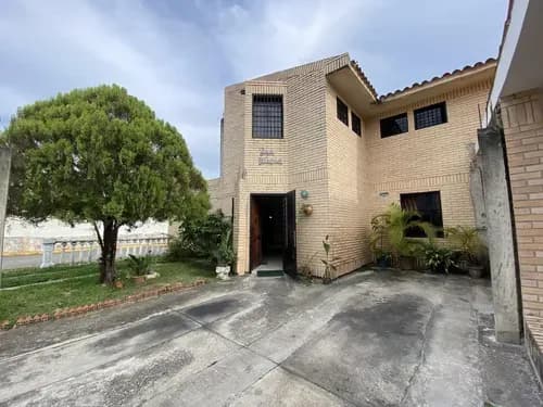 Leandro Araque Inzitu Realtors Ofrece En Venta Esta Excelente Propiedad Townhouse En Villaserino Country Park San Diego ¡el Segundo Más Grande De Su Tipo! Ideal Para Familias Que Necesitan Espacio,