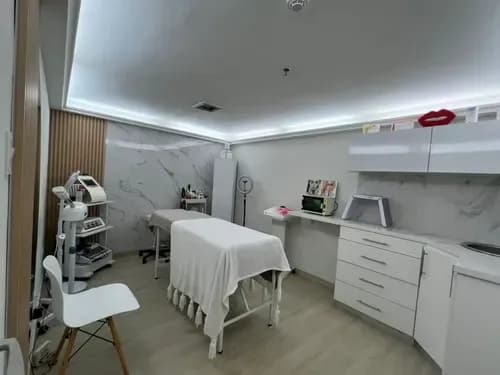 Mc En Alquiler Consultorio C.c Trigaleña Plaza. Ubicado En El Área Medica Cuenta Con 12,5 Metros
