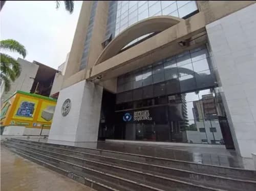 En Alquiler Local En El Rosal A Nivel De Calle Con Una Visibilidad Y Acceso Privilegiados En El Corazón Financiero De La Ciudad. (r.o)