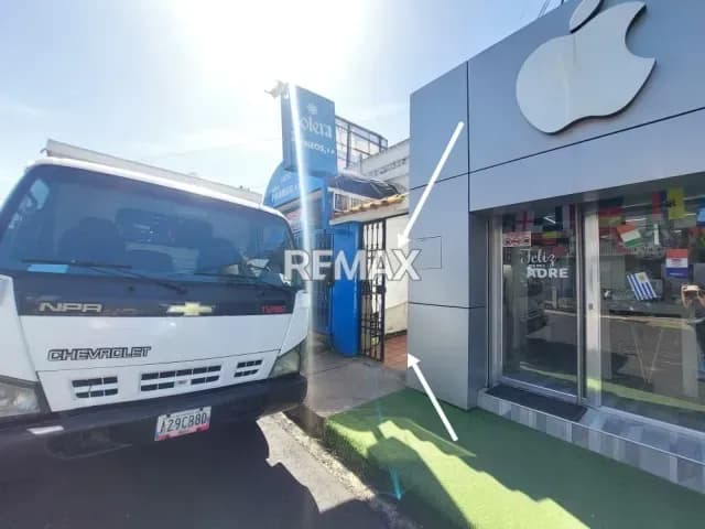 SE ALQUILA CASA PARA USO COMERCIAL