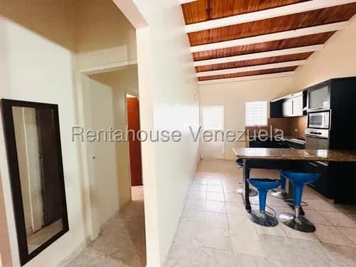 Venta Hermosa Casa Con Paneles Solares Y Tanque De 8.000 Litros En Cabudare Urb Roca Nostra,lara Rc