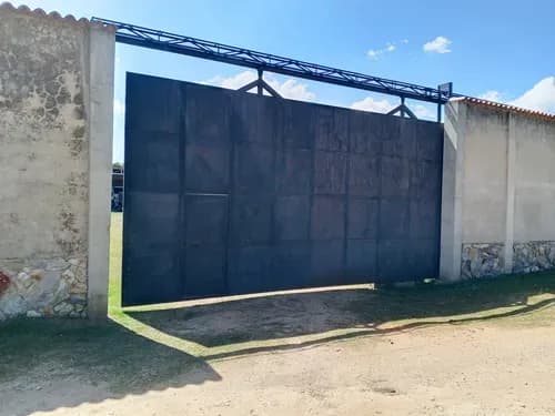 En Venta Gran Galpon En Excelente Ubicación Cardonal Via Vigirima,con Gran Area Techada, Listo Para Almacén, Mantenimiento De Gandolas Y Mucho Mas( Todo Los Servicios) Precio De Oportunidad!