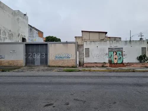 Raíza Suárez Vende 2 5 7 2 8 4 Terreno De 919 Mt2 Con Excelente Ubicación En El Centro De Barquisimeto