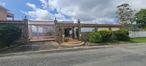 Casa De Lujo En Club De Campo, San Antonio De Los Altos. 1.350 M2 De Terreno, 800 M2 Construidos. ¡luz Natural En Todos Los Espacios! Vigilancia 24h, Jardín, Salón De Eventos, Totalmente Equipada.