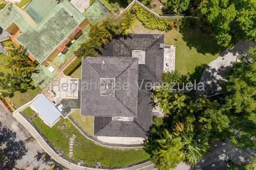 Casa En Venta Con Extraordinario Jardín Y Terrazas #26-19240