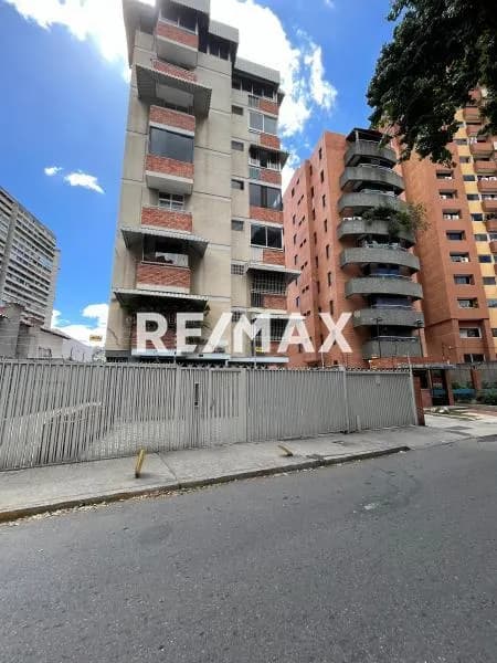 Amplio PH en venta. En Bello Monte