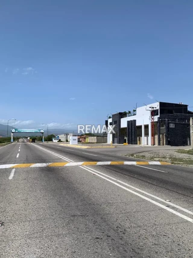 Terreno y Galpón a la venta Av. Rotaria Quibor