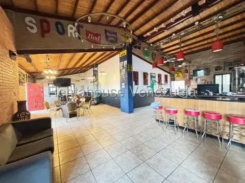 Julio Martínez Alquila Apartamento En El Este De Barquisimeto, Con Diseño Amplio Y Abierto, Oportunidad De Vivir Cómodo Y Tranquilo.