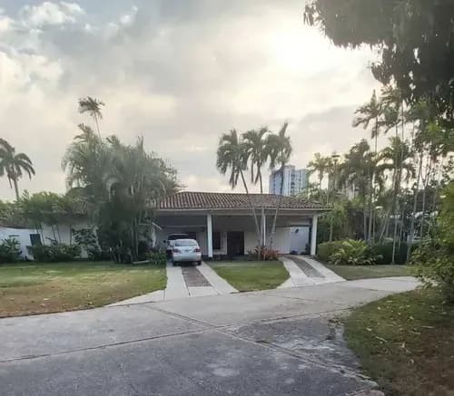 Yr Se Vende Casa 1.380m2 Urb. Mañongo