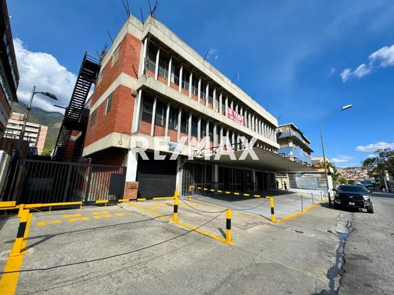 La Urbina, Venta de Edificio Comercial ideal para el ramo Automotriz