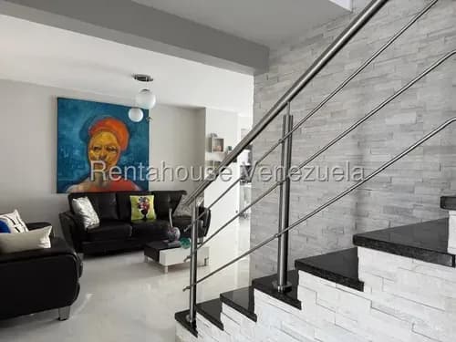 Rentahouse Lara Vende Espectacular Casa De 240 Mts En Zona Privilegiada; 4 Hab, Piscina, Parrillera Y Jardín. Urbanismo Con Vigilancia, Planta Eléctrica, Club Y Áreas Sociales.