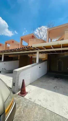 Moderno Townhouse En El Rincón Mañongo Conjunto Tierra De Gracia Ang-drt