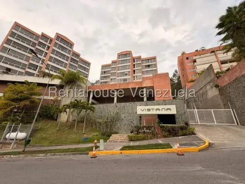 No Es El Típico Apartamento; Es Básicamente Una Casa Con La Seguridad De Un Edificio. Tiene Una Terraza Privada De 72 Metros Que Es Una Locura Para Hacer Parrillas. Esta En El Solar De El Hatillo