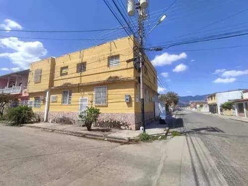 Ad, En Venta Casa De 3 Niveles En Naguanagua, Sector Tarapio