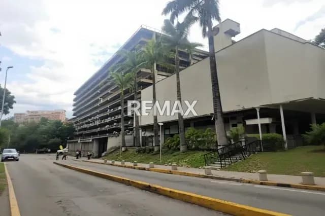 En Alquiler Local Comercial 77 MTS Los Chaguaramos